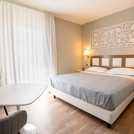 Hotel Gg8 & 3*
