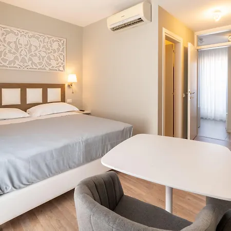 Hotel Gg8 & 3*
